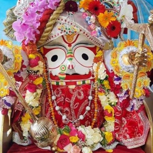 Sri Baladeva adornado con flores